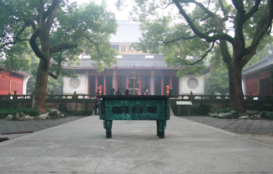 岳飞后裔重阳节杭州祭祖 赠送岳庙青铜岳王鼎