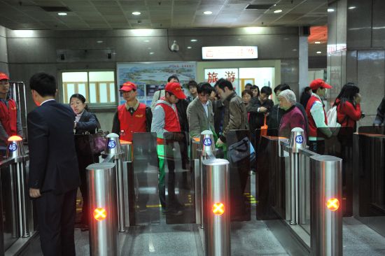 沪杭高铁正式投入运营 最高时速356公里