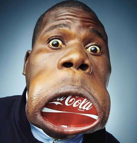 世界第一大嘴能塞下整罐可乐