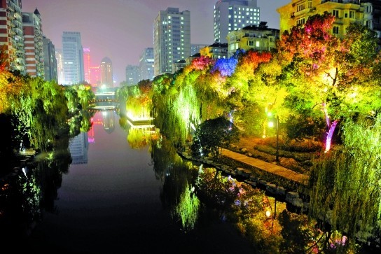 杭州新中东河试灯,有点印象派