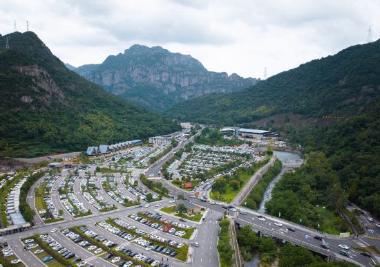 雁荡山旅游集散中心。李炳延摄