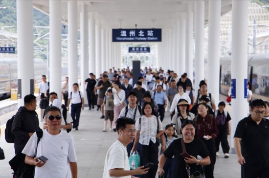 抵達溫州備戰的乘客。