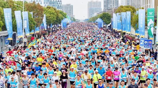 2026乐清半程马拉松激情开跑。乐清市委宣传部供图